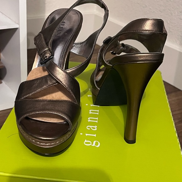 Gianni Bini Metallic Brown Heels - Picture 1 of 3